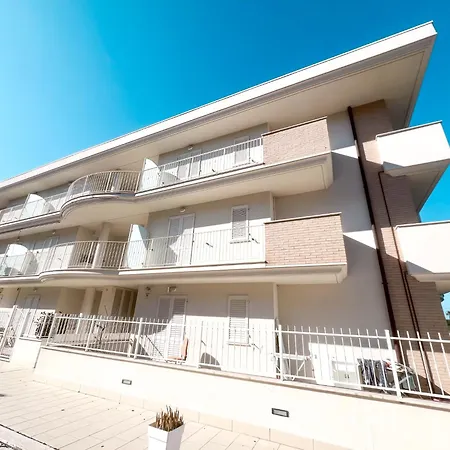 Indie Fronte Mare Rif A782 * Cupra Marittima